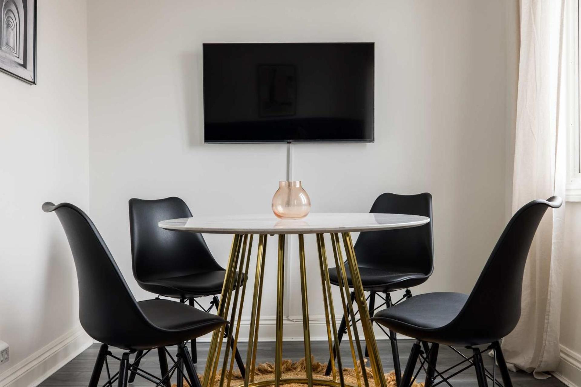 Contemporary 2 Bedroom In Shepherd's Bush *